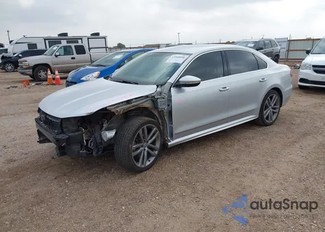 2017 Volkswagen Passat 1.8T R-Line z USA, uszkodzony, nr VIN 1VWDT7A36HC066036